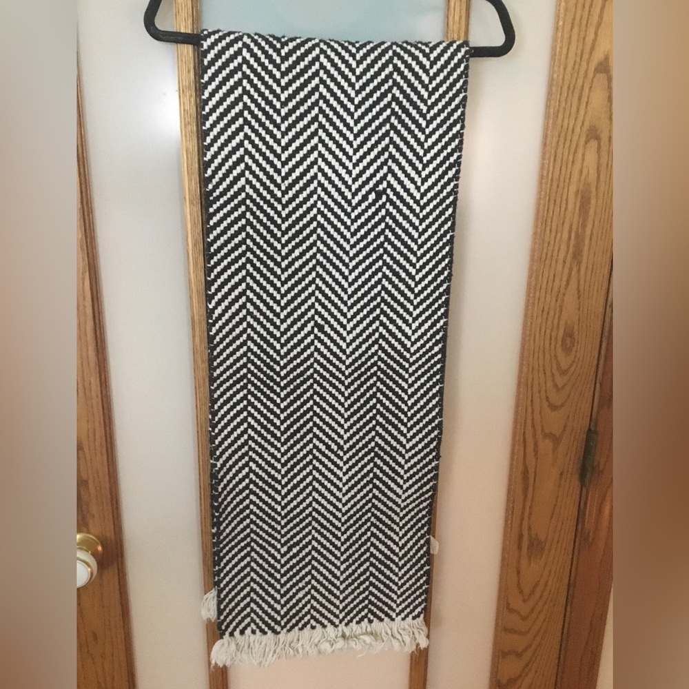 Herringbone table runner - Picture 2 of 2